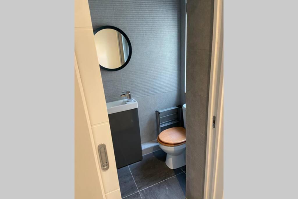Spacious 1 Bedroom Apartment With Sea Views New Quay エクステリア 写真